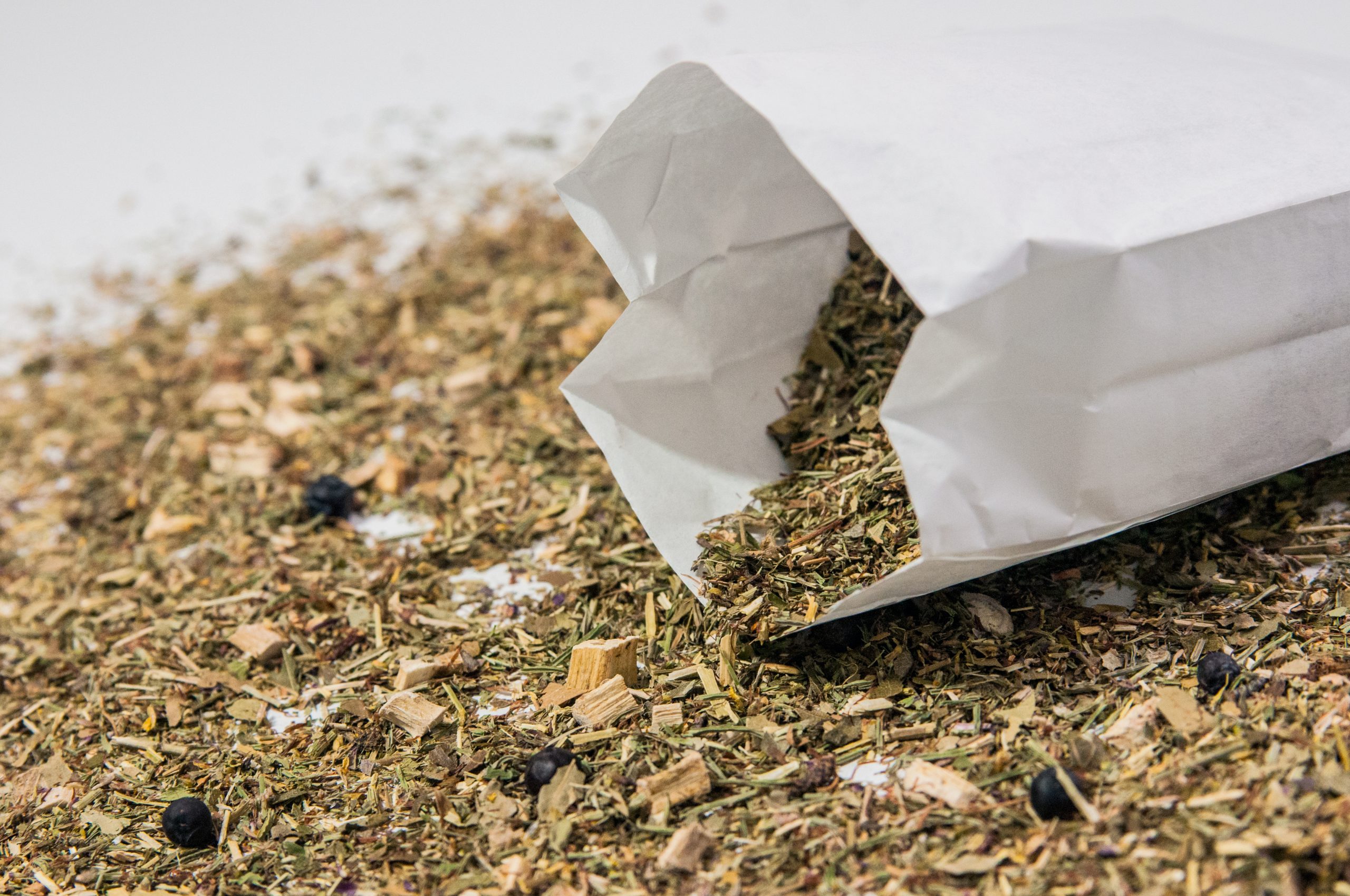 Custom Mylar Bags vs Generic Cannabis Packaging